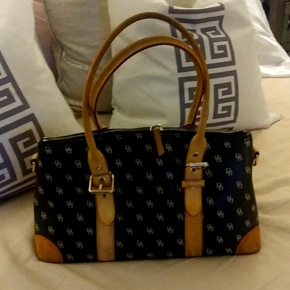 Dooney & Bourke Handbags - Dooney & Bourke purse
